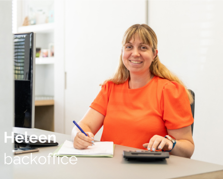 Op maat gemaakte keuken en interieur door Mivan, professionele interieurbouwer uit Houthulst, gespecialiseerd in keukens, inbouwkasten, badkamers en totaalinterieurs aan de kust