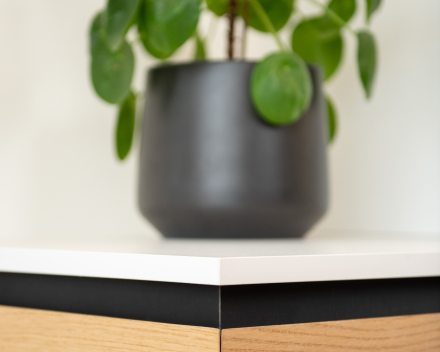 Inrichting vakantieappartement met maatwerkmeubilair door Mivan