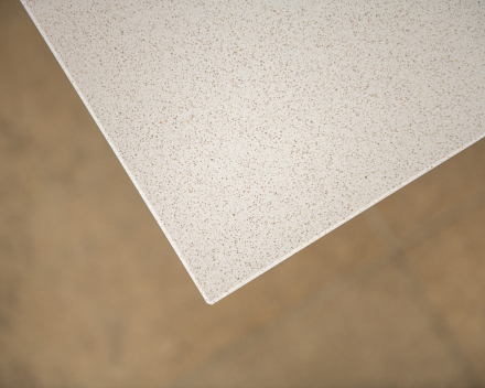 Moderne woning met maatwerk kastenwand