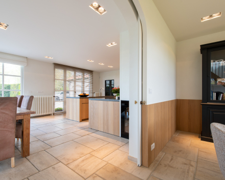 Ruime keuken met volledig maatwerk door Mivan West-Vlaanderen