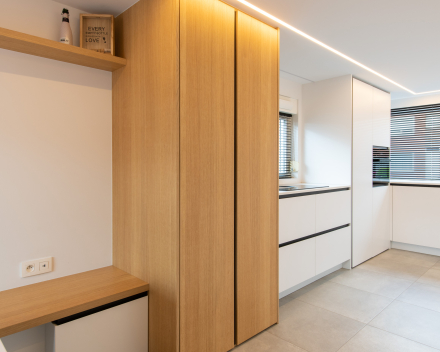 Renovatie van modern appartement met maatwerk interieur