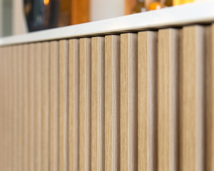 Detail van keukeninterieur in appartement De Klien