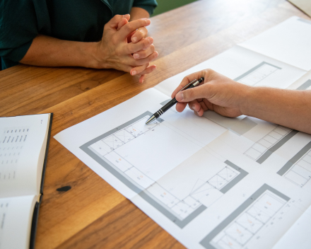 Joren van Mivan ontwerpt interieurplan in Houthulst.