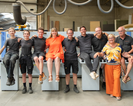 Het team van interieurbouwer Mivan in West-Vlaanderen.