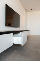 Maatwerk tv-meubel in hout