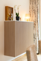 Gezellige woning met maatwerkinterieur dat vakmanschap uitstraalt.