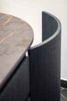 Keukeninterieur op maat met warme materialen en natuurlijke tinten