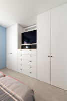 Harmonieuze leefruimte met keuken, maatkasten en zithoek van Mivan.