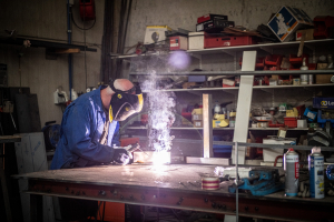 Groepsfoto van het Mivan-team in het atelier — trots op hun vakmanschap.